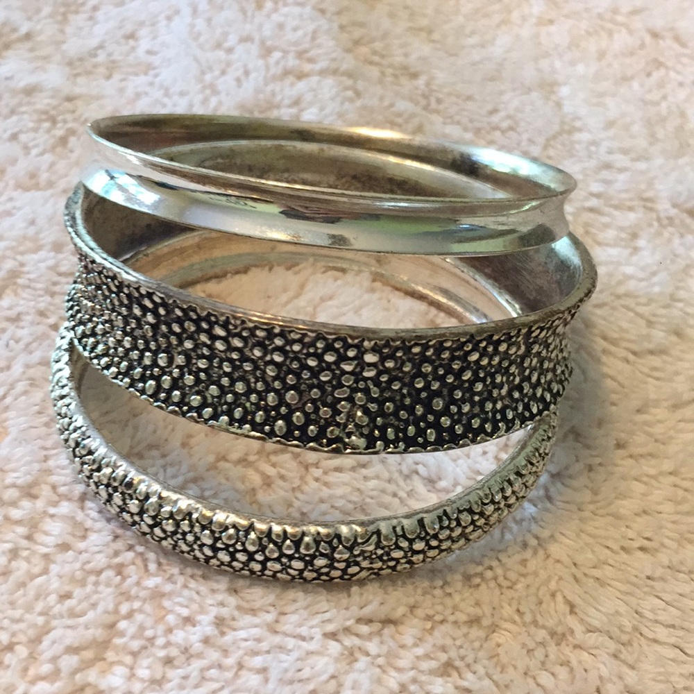 Set of 3 silver bangles